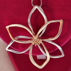 Beautiful open flower necklace silver tone & rose gold tone toggle close NIP